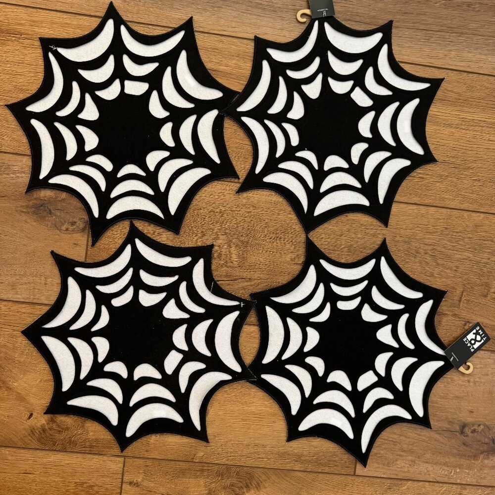 SET OF 4 PLACE & TIME HALLOWEEN TEXTILES SPIDER WEB DÉCOR OR PLACEMATS BLACK & W